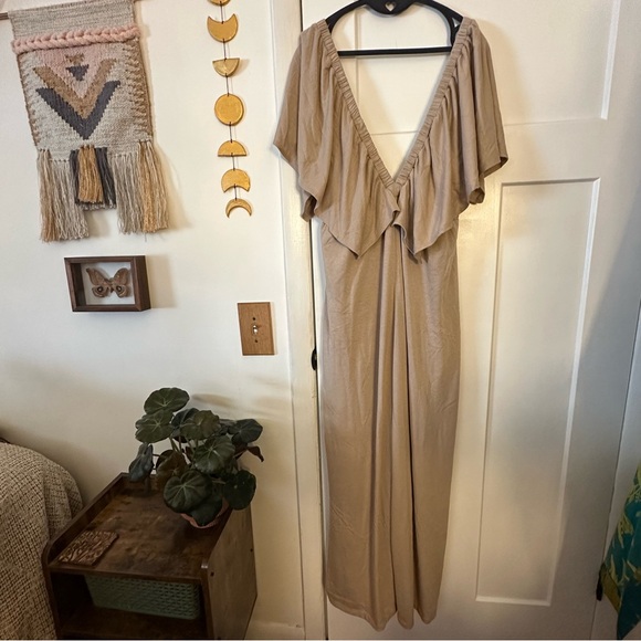 NWT size LARGE on repeat open back ruffle jumpsuit Three Bird Nest - Picture 4 of 8